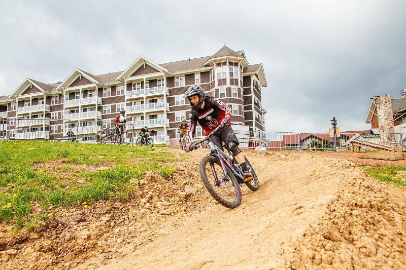 Ski In/Out Snowshoe Luaran gambar